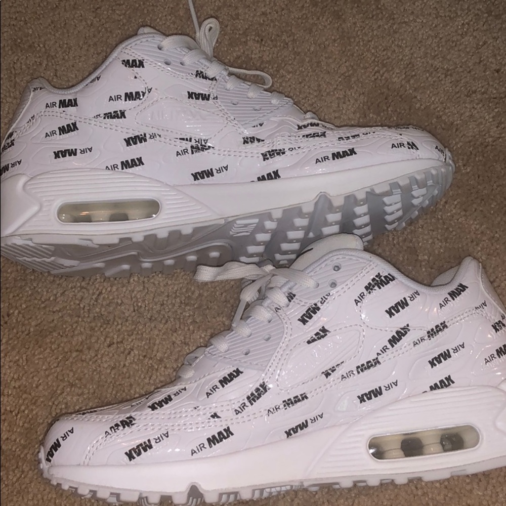 nike air max 90 logo pattern